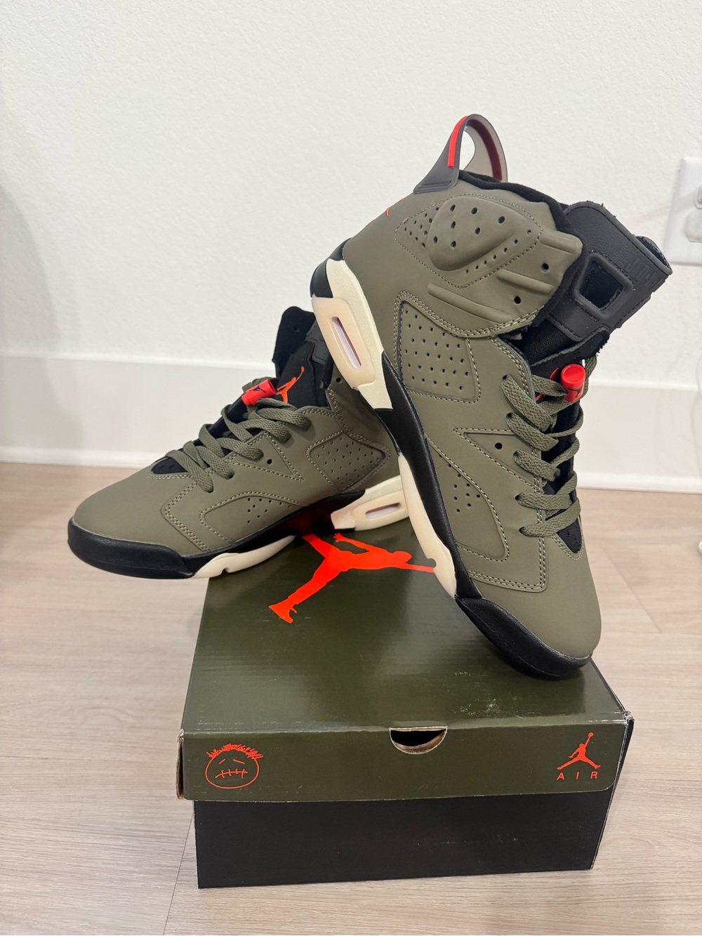 Jordan 6 Retro - Travis Scott Army Green - Picture 2 of 4